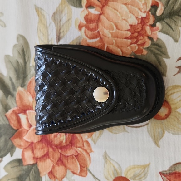 Handcuff Holder - Picture 1 of 2